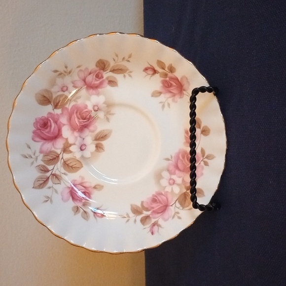 Royal Albert | Accents | Royal Albert Pink Roses Plate Bone China Made ...